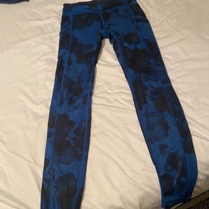 Vintage Lululemon leggings size 8 Blue Floral - great condition!